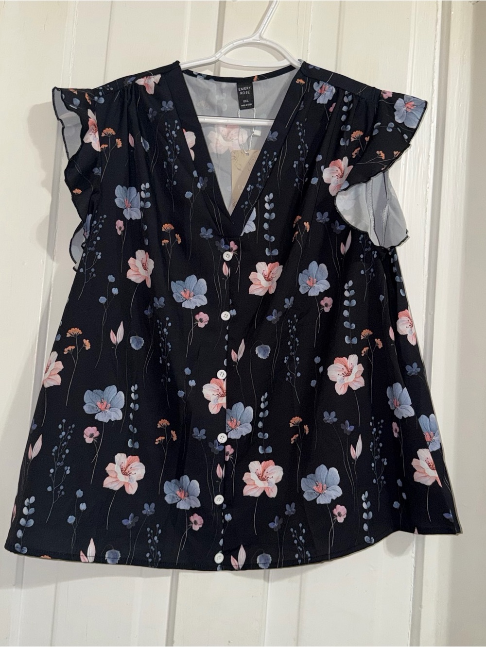 NWT women's XL shirt Black Floral V-Neck Flutter Sleeve Blouse tank top